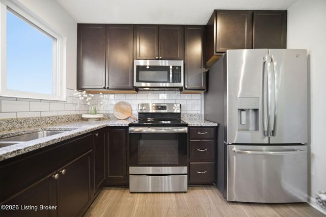 115 Ledgestone Ct, Shepherdsville, KY 40165