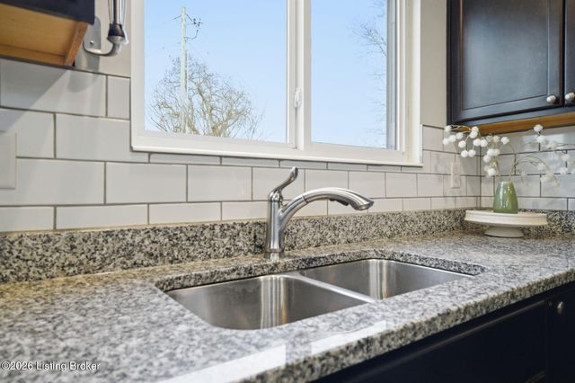 115 Ledgestone Ct, Shepherdsville, KY 40165