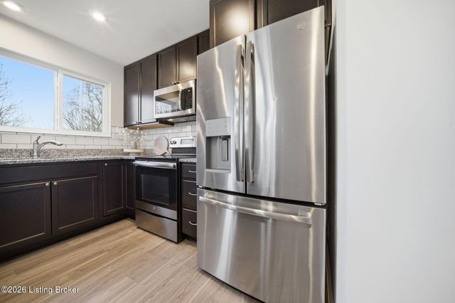 115 Ledgestone Ct, Shepherdsville, KY 40165