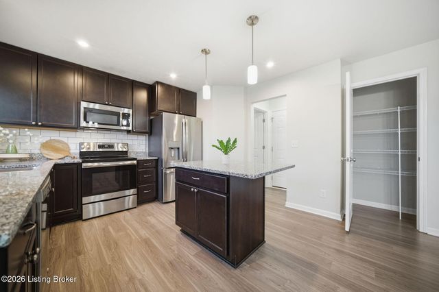 115 Ledgestone Ct, Shepherdsville, KY 40165