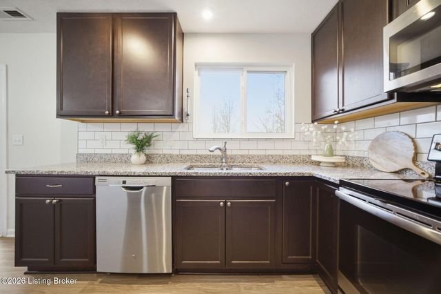 115 Ledgestone Ct, Shepherdsville, KY 40165