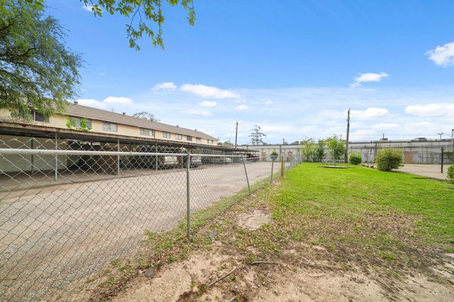 13464 Castilian Drive 2, Houston, TX 77015