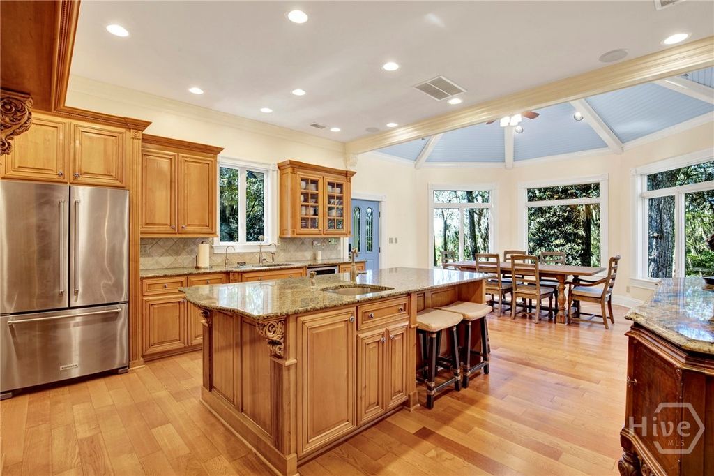 Image 11 of property listing at 331 Silverstream Lane, Richmond Hill, GA 31324