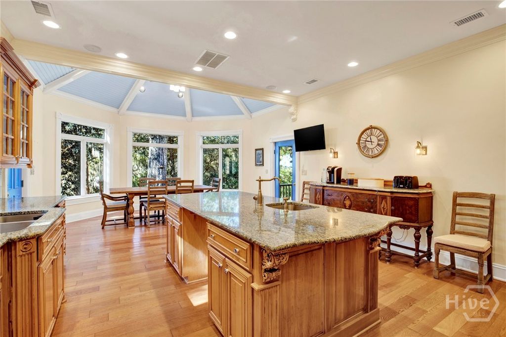 Image 13 of property listing at 331 Silverstream Lane, Richmond Hill, GA 31324