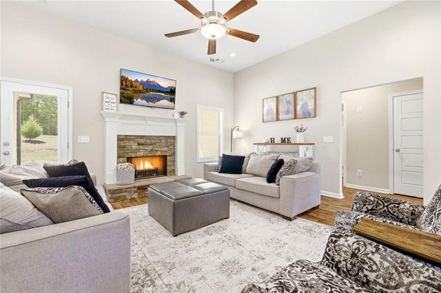 199 Oakwood Drive, Commerce, GA 30529