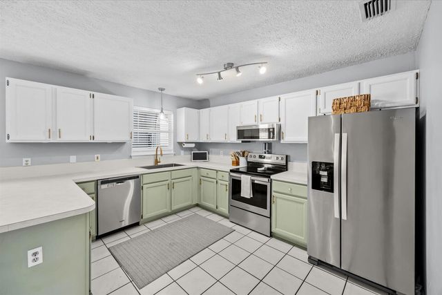 2920 SE Cypress Street, Stuart, FL 34997