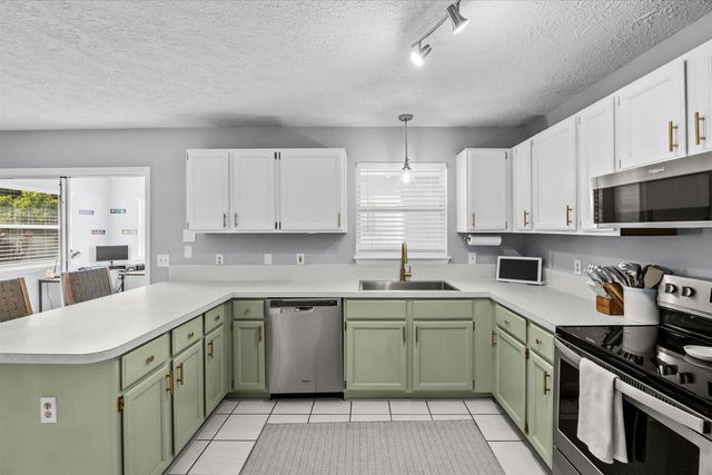 2920 SE Cypress Street, Stuart, FL 34997