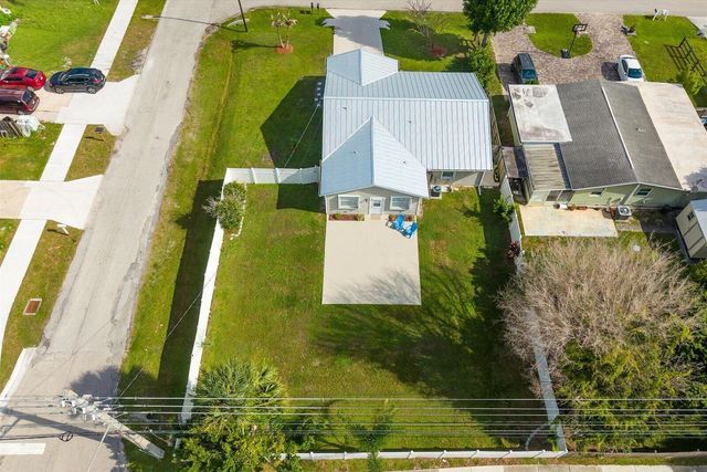 2920 SE Cypress Street, Stuart, FL 34997