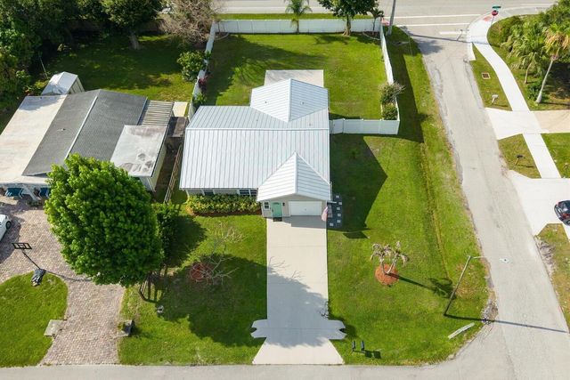 2920 SE Cypress Street, Stuart, FL 34997