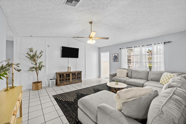 2920 SE Cypress Street, Stuart, FL 34997
