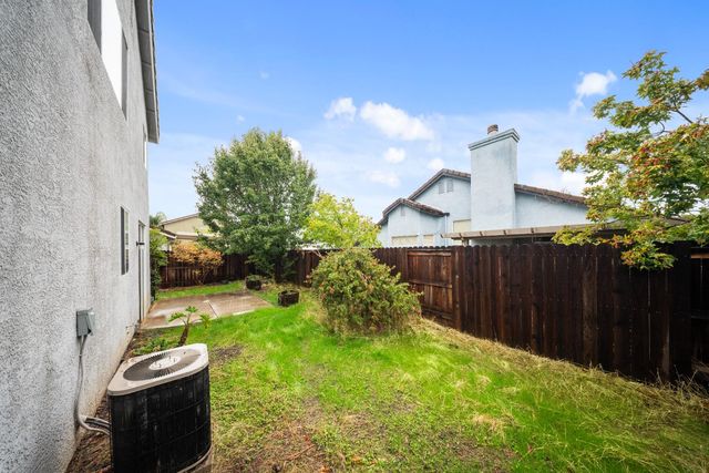 8809 Coral Berry Way, Elk Grove, CA 95624