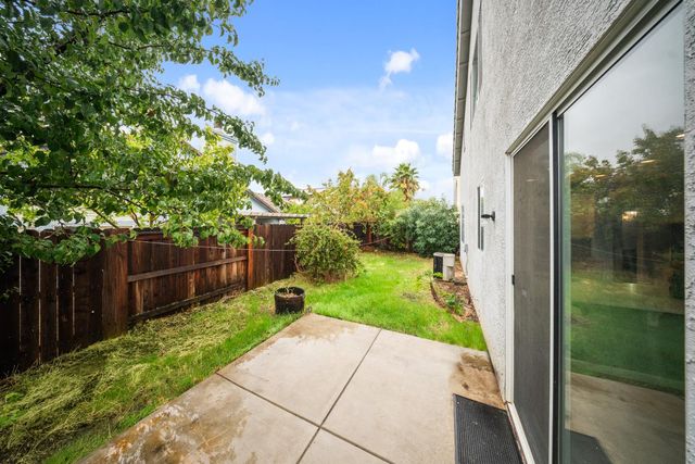 8809 Coral Berry Way, Elk Grove, CA 95624
