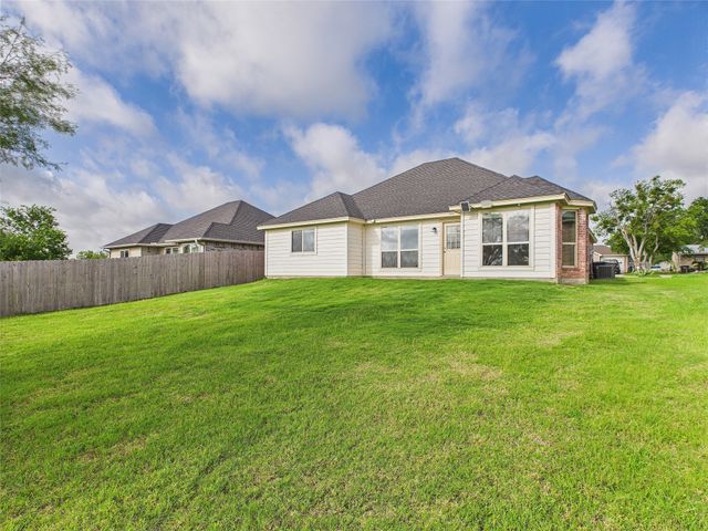 398 Blakney Street, Cleburne, TX 76031