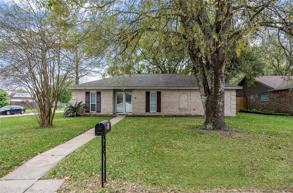 807 Driftwood Street, League City, TX 77573