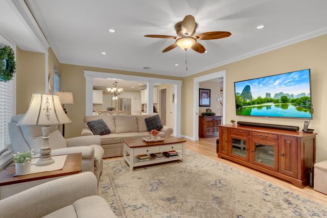 9 Briar Path, East Setauket, NY 11733