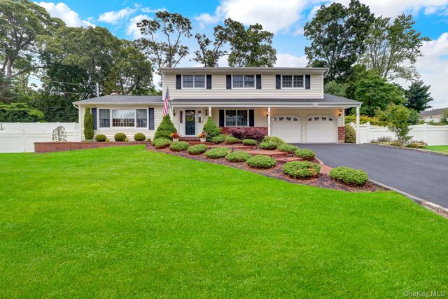 9 Briar Path, East Setauket, NY 11733