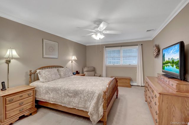 9 Briar Path, East Setauket, NY 11733