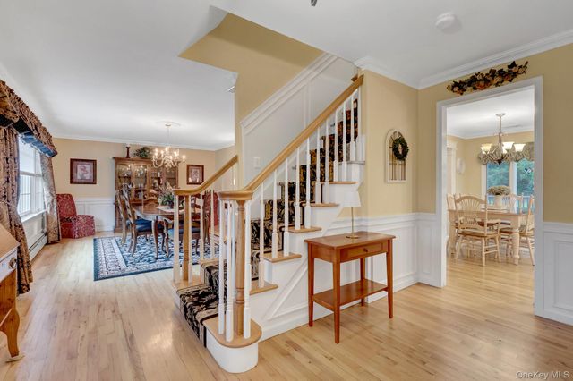 9 Briar Path, East Setauket, NY 11733