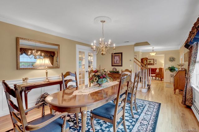 9 Briar Path, East Setauket, NY 11733