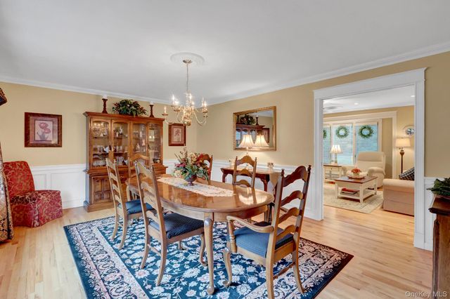 9 Briar Path, East Setauket, NY 11733