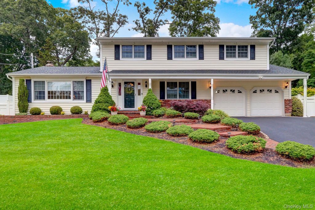 9 Briar Path, East Setauket, NY 11733