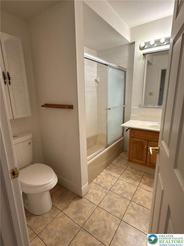 9751 Newtown Road B, Upper Macungie Twp, PA 18031