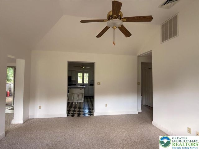 9751 Newtown Road B, Upper Macungie Twp, PA 18031