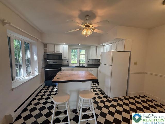 9751 Newtown Road B, Upper Macungie Twp, PA 18031