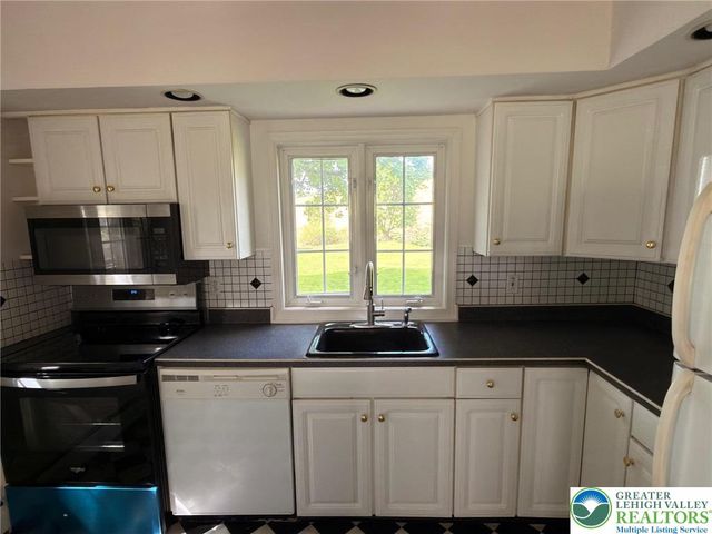 9751 Newtown Road B, Upper Macungie Twp, PA 18031