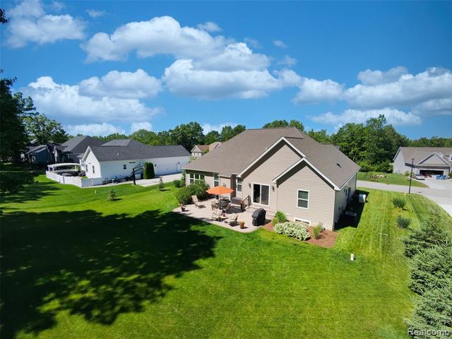 12423 Sugar Maple Drive, Fenton, MI 48430