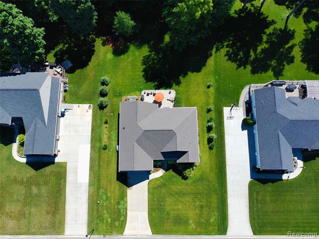 12423 Sugar Maple Drive, Fenton, MI 48430