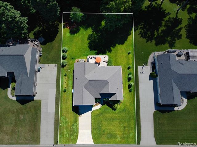12423 Sugar Maple Drive, Fenton, MI 48430
