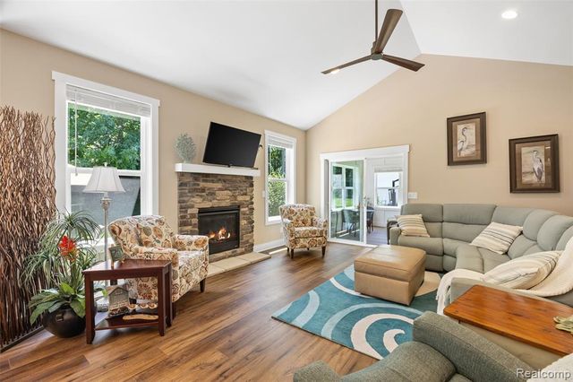 12423 Sugar Maple Drive, Fenton, MI 48430