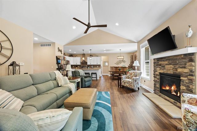 12423 Sugar Maple Drive, Fenton, MI 48430