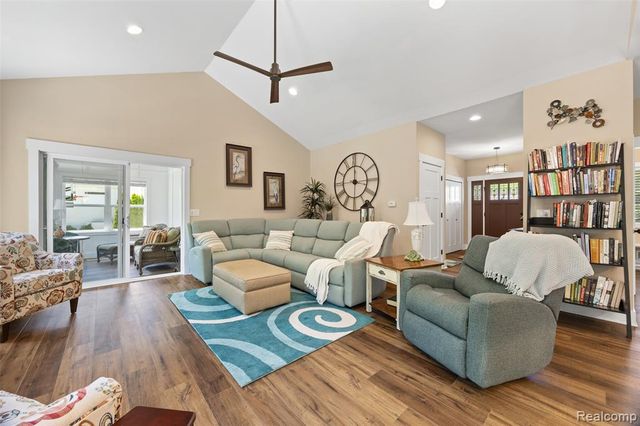 12423 Sugar Maple Drive, Fenton, MI 48430