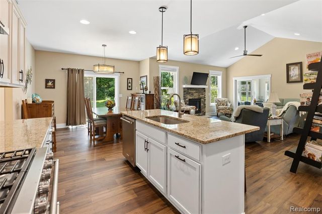 12423 Sugar Maple Drive, Fenton, MI 48430
