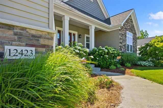 12423 Sugar Maple Drive, Fenton, MI 48430