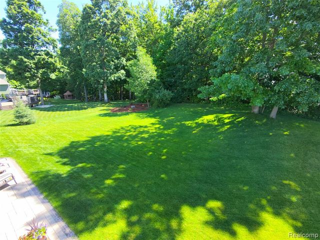 12423 Sugar Maple Drive, Fenton, MI 48430