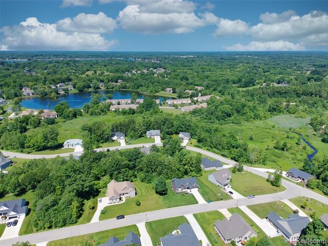 12423 Sugar Maple Drive, Fenton, MI 48430