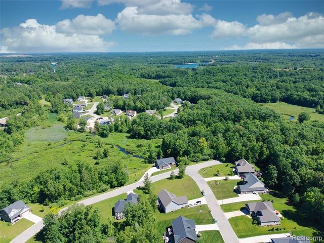 12423 Sugar Maple Drive, Fenton, MI 48430