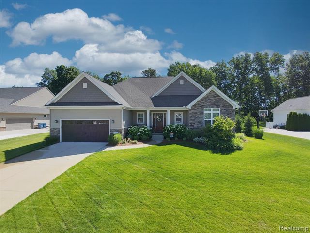 12423 Sugar Maple Drive, Fenton, MI 48430