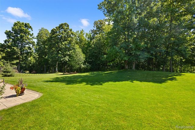 12423 Sugar Maple Drive, Fenton, MI 48430