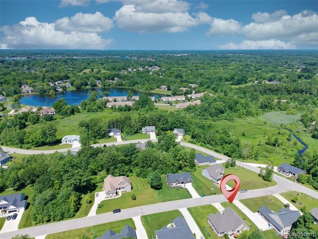 12423 Sugar Maple Drive, Fenton, MI 48430