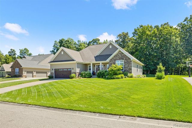 12423 Sugar Maple Drive, Fenton, MI 48430