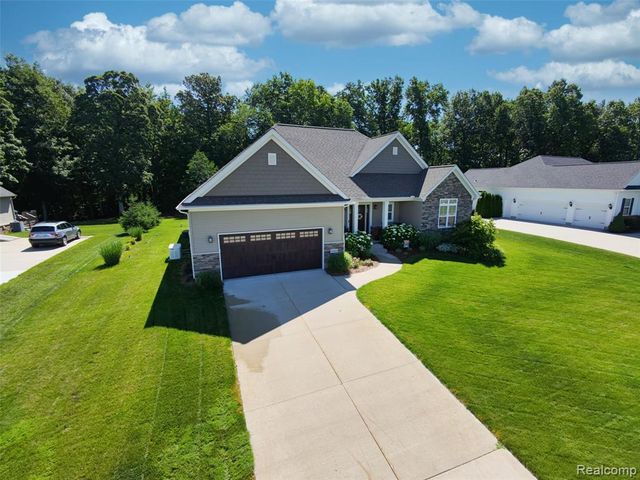 12423 Sugar Maple Drive, Fenton, MI 48430