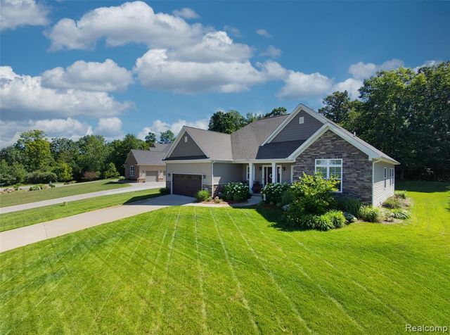 12423 Sugar Maple Drive, Fenton, MI 48430
