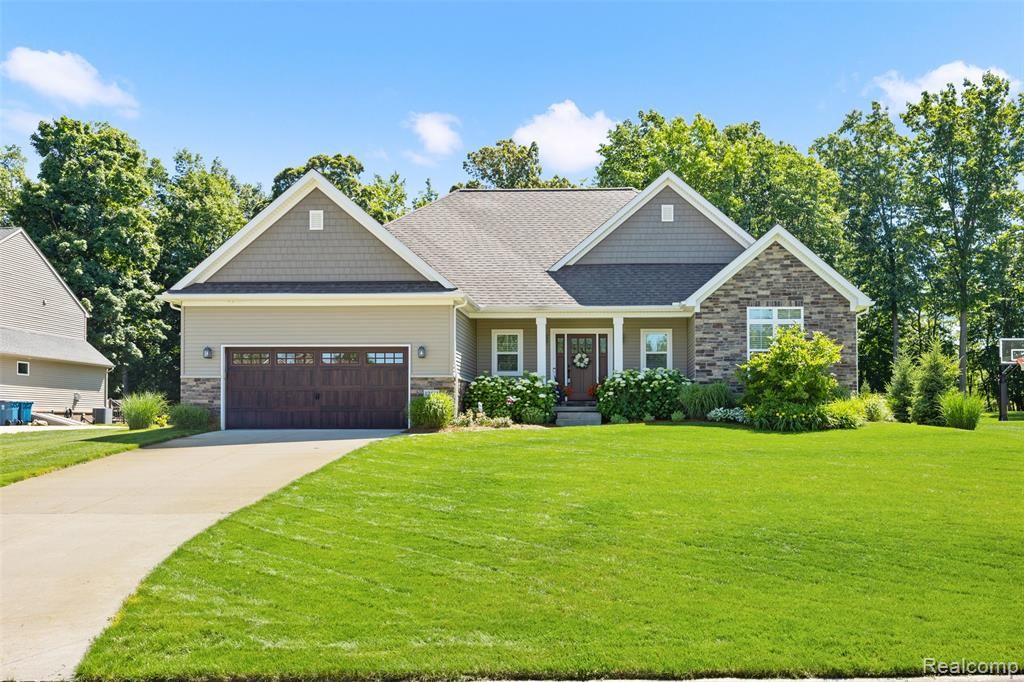 12423 Sugar Maple Drive, Fenton, MI 48430
