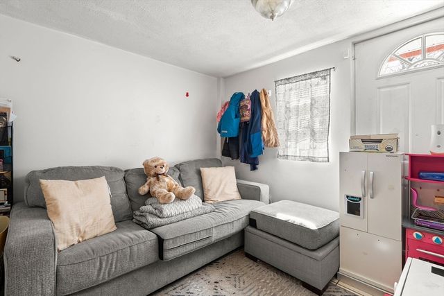 85 Division St, Brockton, MA 02301