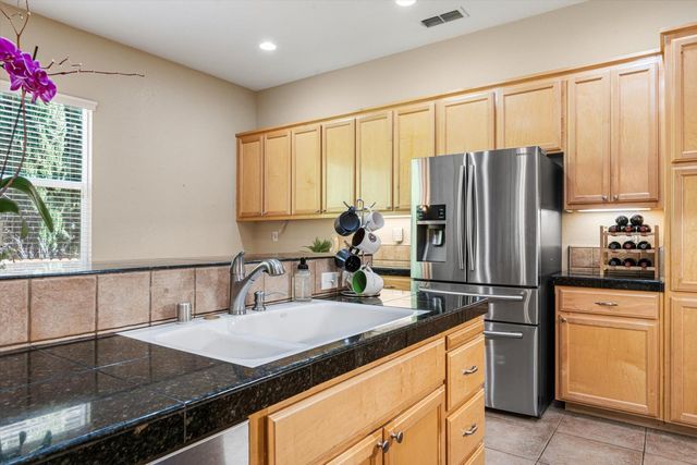 5883 Grace Ellen Ct, Citrus Heights, CA 95610