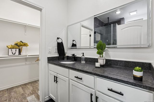 340 Azucena, San Antonio, TX 78237